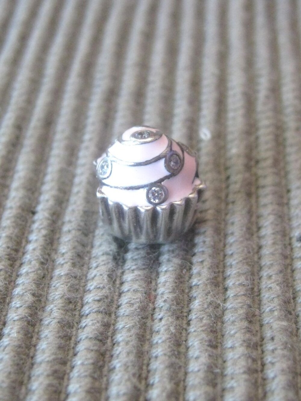 PANDORA - Pink Cupcake - 50$